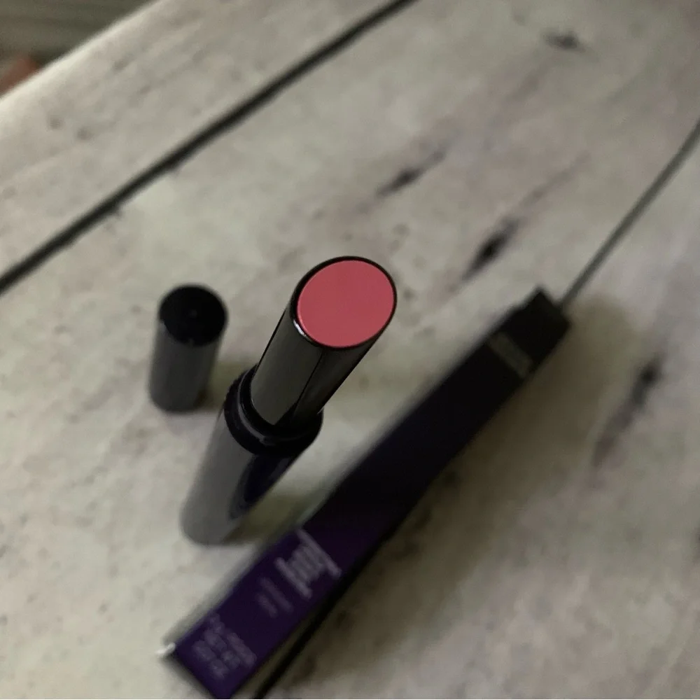New Kevyn Aucoin Unforgettable Lipstick - Legendary - Cream 2g full size - Picture 1 of 3